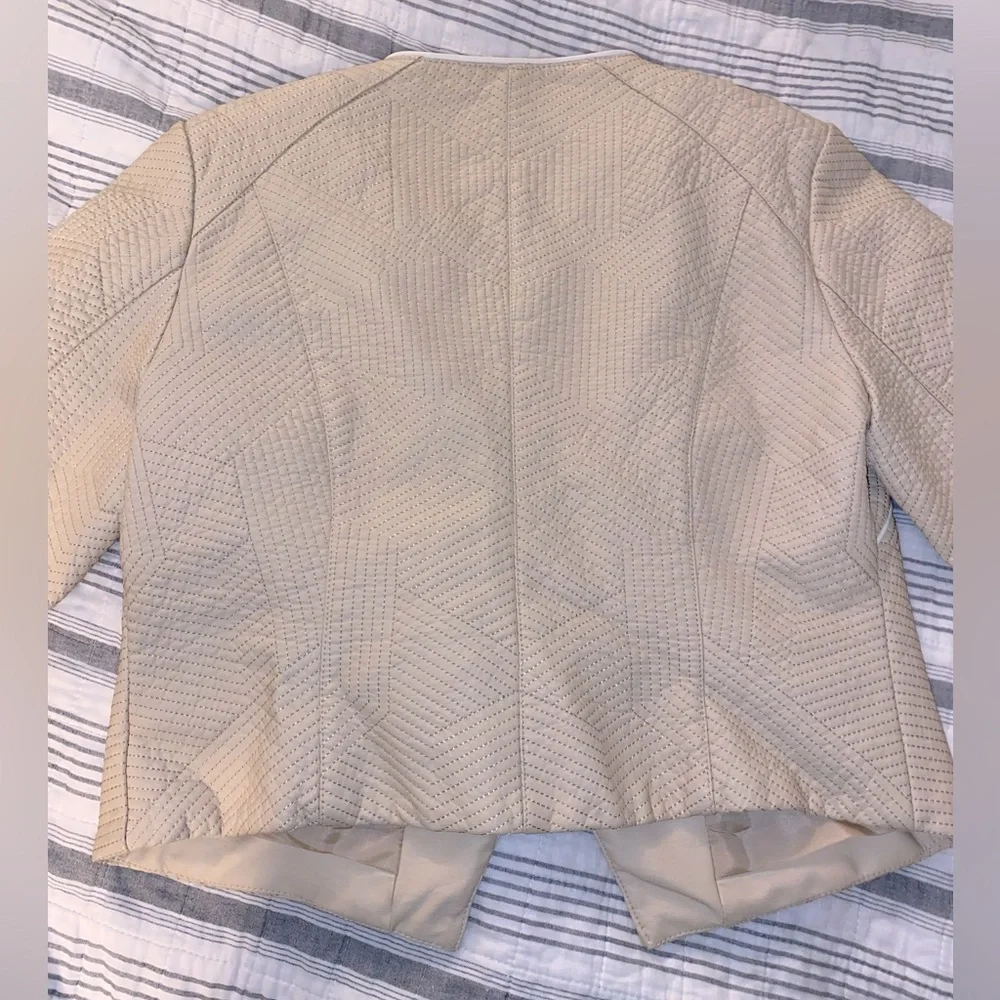 NWOT MARC NEW YORK Women’s Cream Faux Leather Textured Moto Jacket - Picture 8 of 9